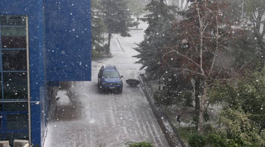 Ankara'yı dolu vurdu. Başkent beyaza büründü yollar göle döndü 11